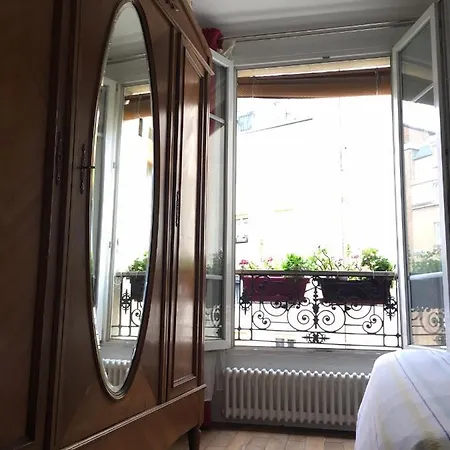 דירה Appartement De Charme Avec Vue Sur Le Canal Saint-Martin פריז