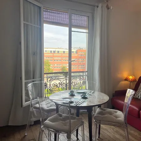 Apartment De Charme Avec Vue Sur Le Canal Saint-martin Paris