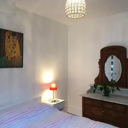 Apartment Paris, Au Bord Du Canal Saint Martin Paris