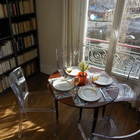 Paris, Au Bord Du Canal Saint Martin Apartment *